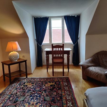 Ferienwohnung-Dachgeschoss Familie Mayer Krems an der Donau Buitenkant foto