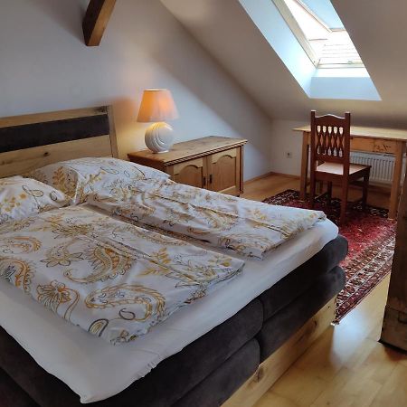Ferienwohnung-Dachgeschoss Familie Mayer Krems an der Donau Buitenkant foto