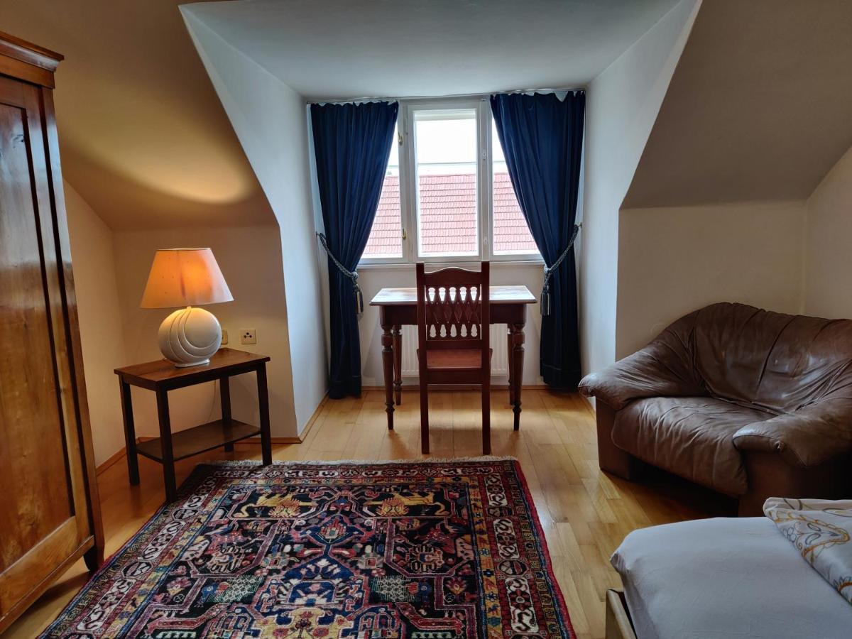 Ferienwohnung-Dachgeschoss Familie Mayer Krems an der Donau Buitenkant foto