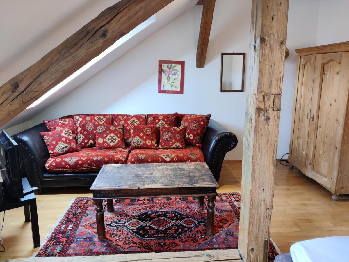 Ferienwohnung-Dachgeschoss Familie Mayer Krems an der Donau Buitenkant foto
